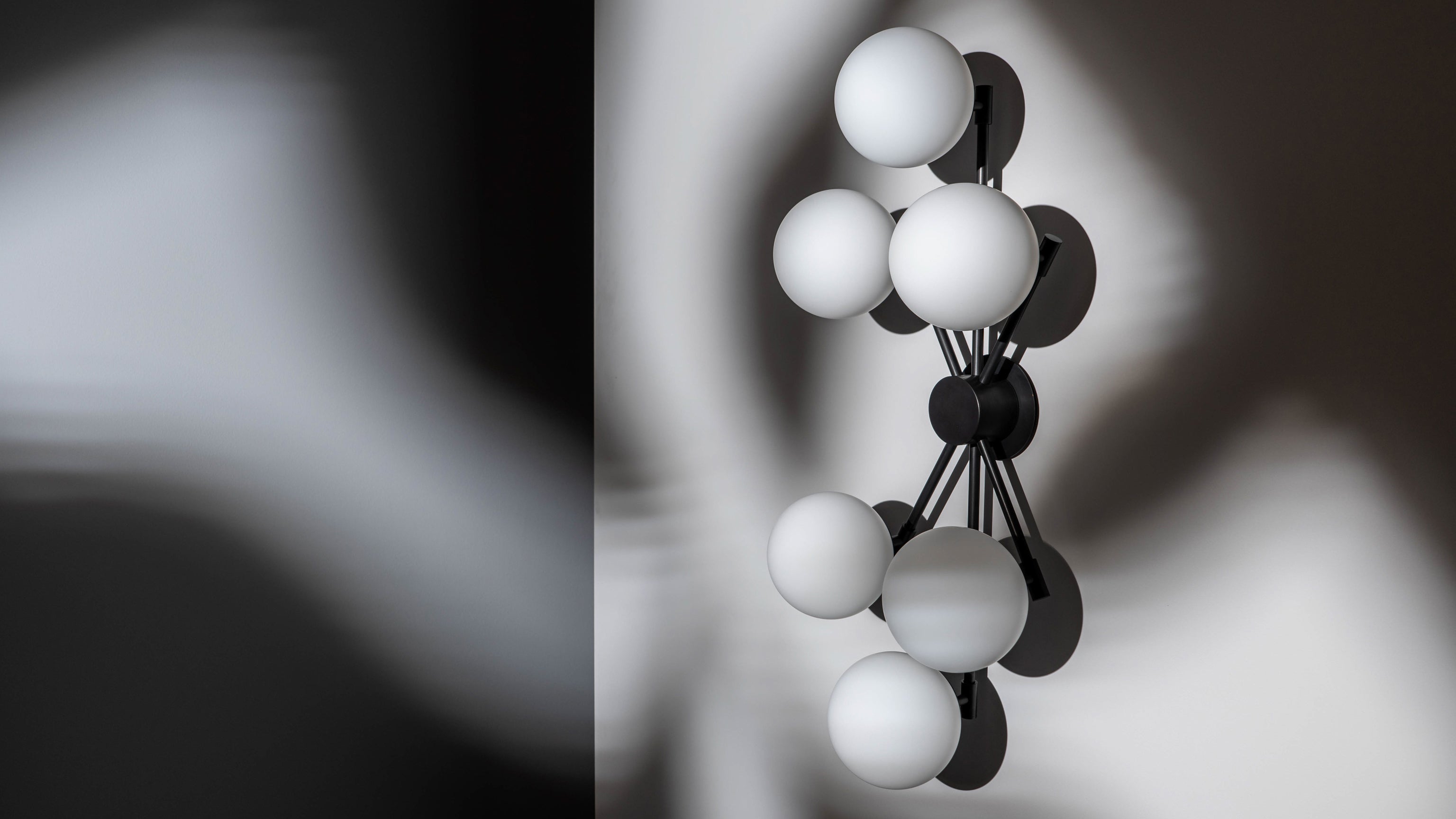 Schwung Orion 6 Globe Wall Light